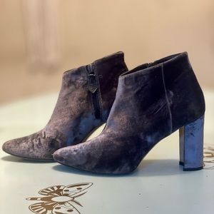 Manolo Blahnik ‘Brustalo’ velvet booties